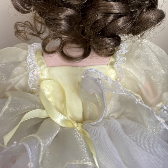 Ashton Drake Kylie Ballerina porcelain doll - Picture 5 of 6